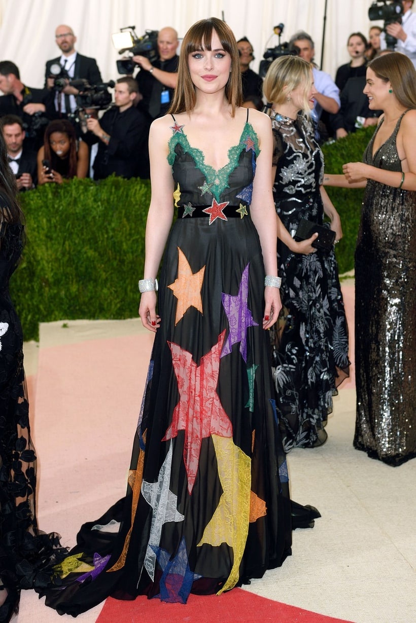 Dakota Johnson chuộng váy xẻ sâu ảnh 6 Dakota Johnson chuong vay xe sau anh 6