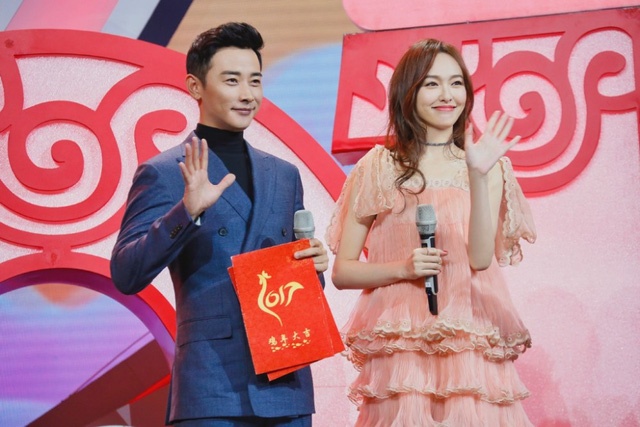 Phong cach thoi trang cua Duong Yen anh 9