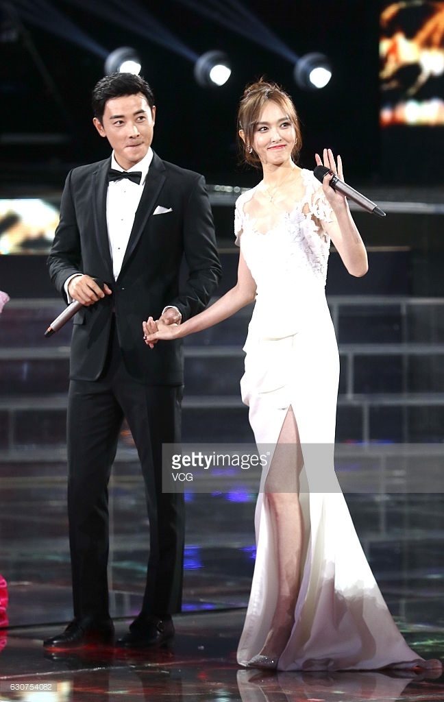 Phong cach thoi trang cua Duong Yen anh 4