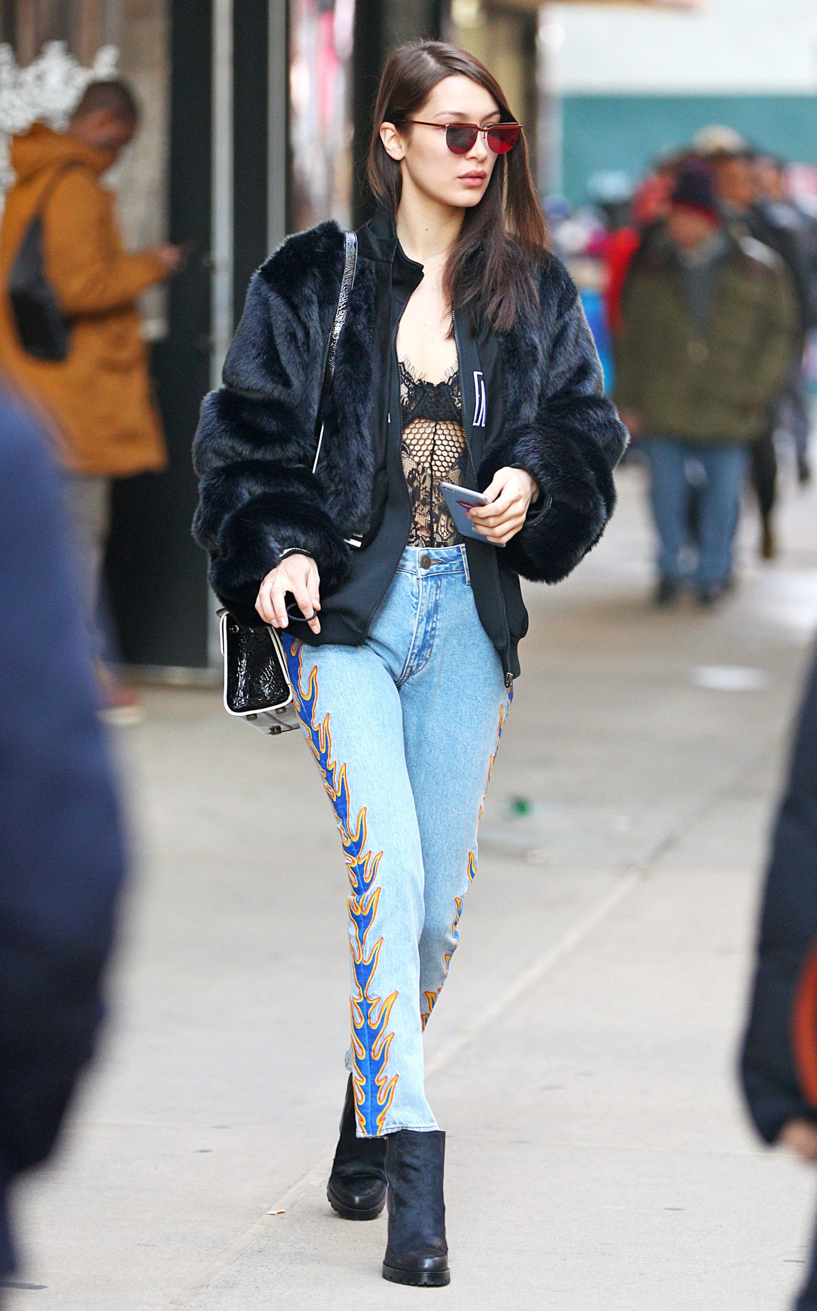 Phong cách ngày lạnh gợi cảm của Bella Hadid ảnh 1 Phong cach ngay lanh goi cam cua Bella Hadid anh 1