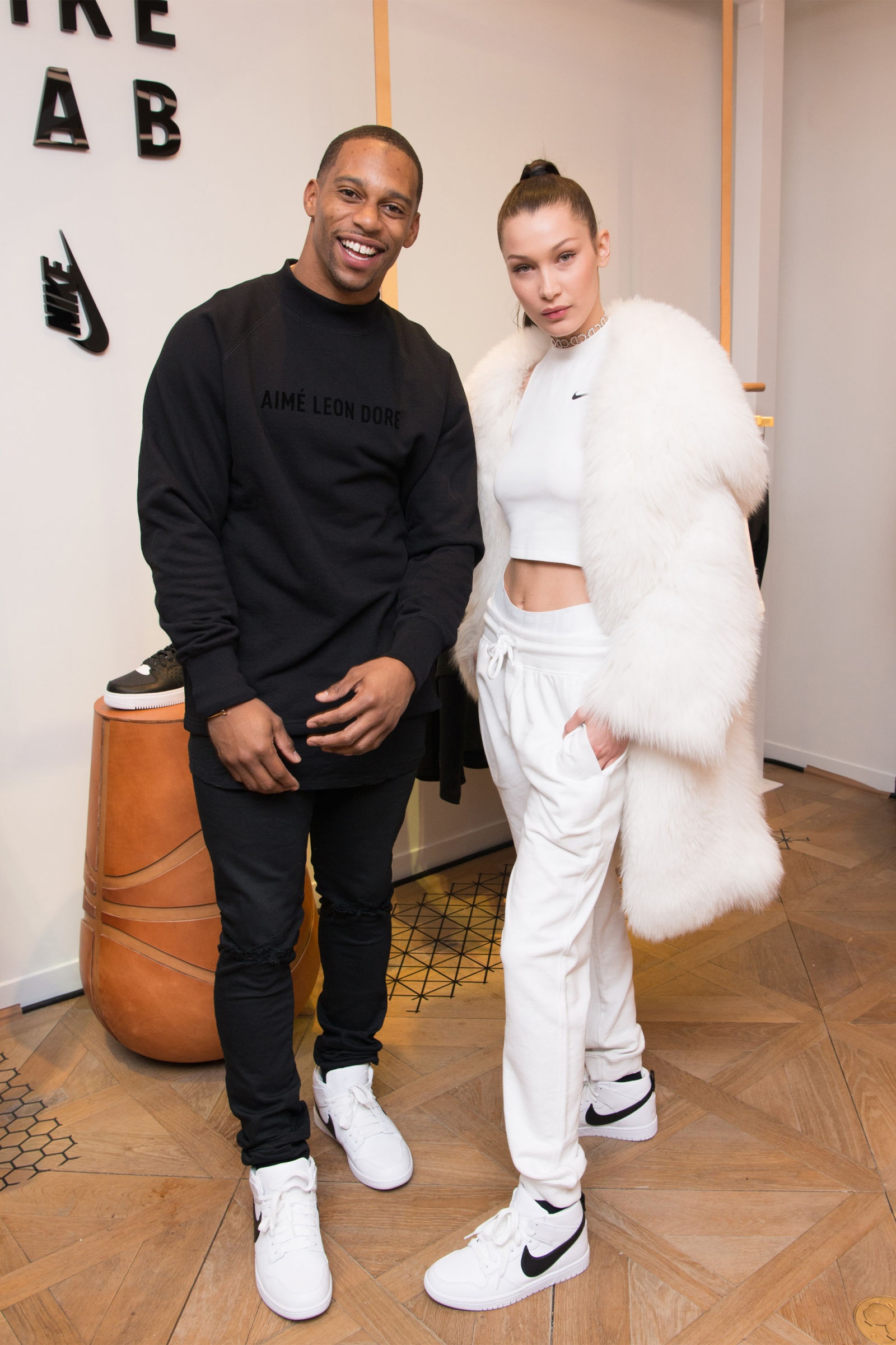 Phong cách ngày lạnh gợi cảm của Bella Hadid ảnh 5 Phong cach ngay lanh goi cam cua Bella Hadid anh 5