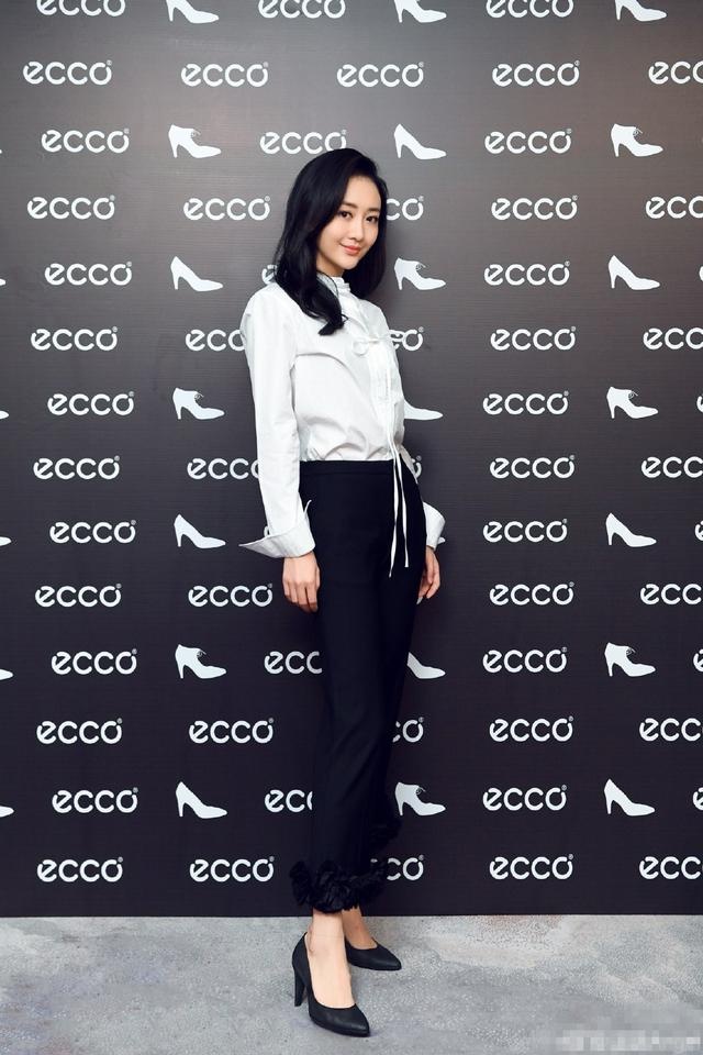 Sao Hoa ngu mac quan au anh 6