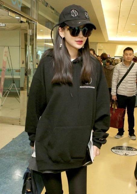 Sao Hoa ngu mac ao hoodie anh 10