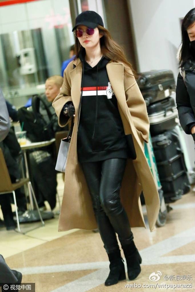 Sao Hoa ngu mac ao hoodie anh 7