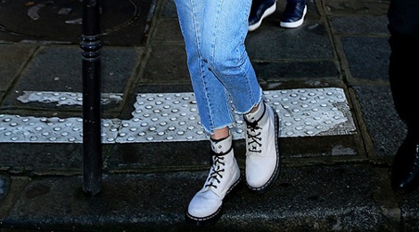 3 doi ankle bot sanh dieu duoc Gigi Hadid lang xe hinh anh