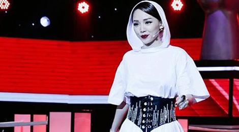 Sao 'an gian' vong hai voi mot corset hinh anh