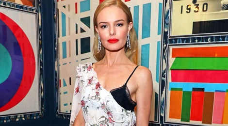 Loat sao Hollywood dien trang phuc khoe ao lot hinh anh