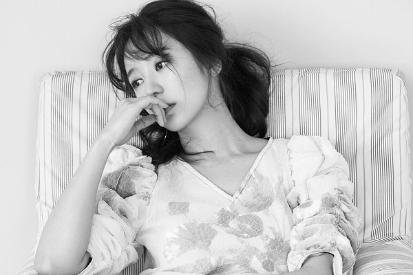 Yoon Eun Hye thanh lich trong bo anh moi nhat hinh anh