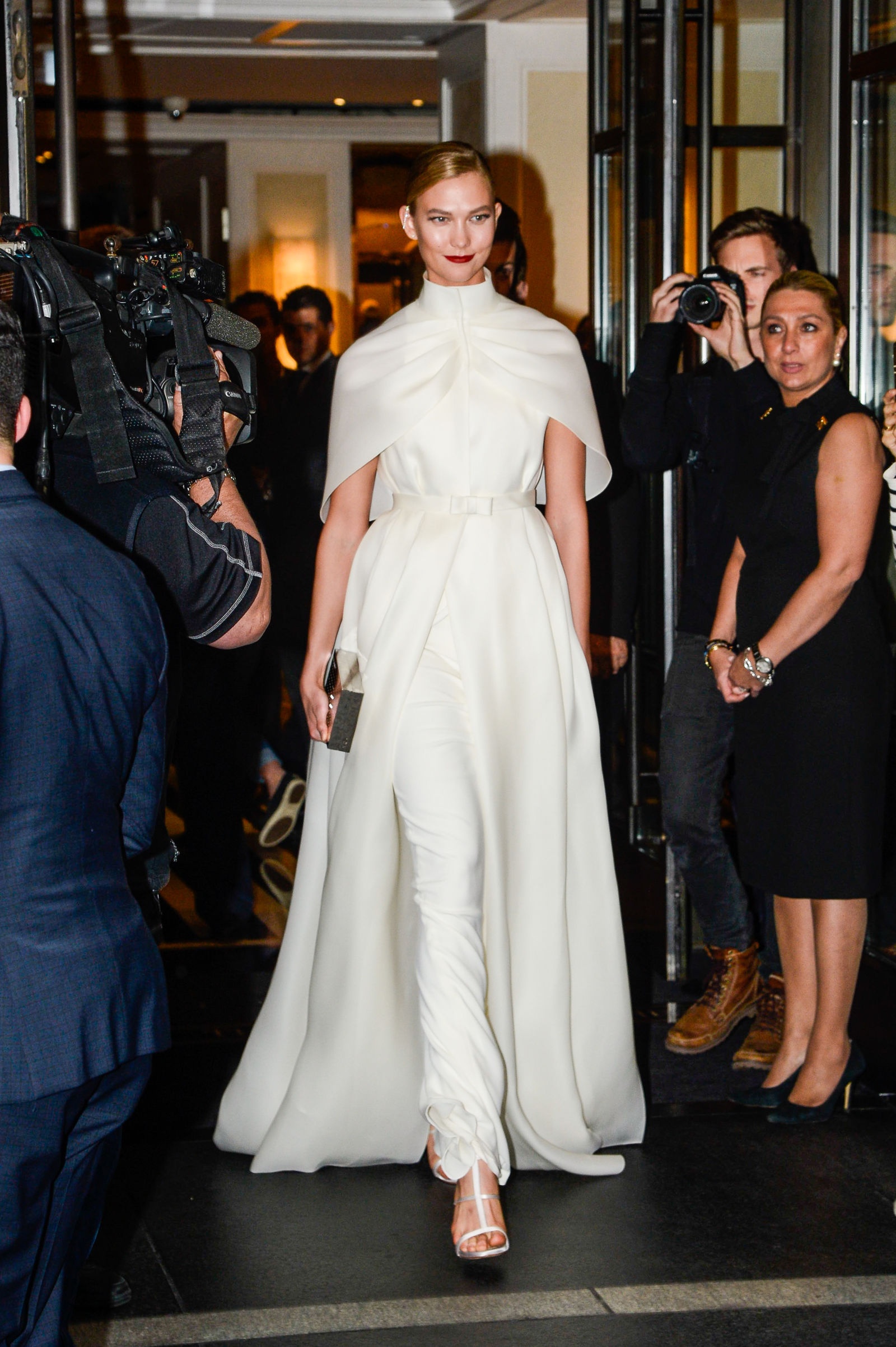 Sao ngoai chuong xu huong monochrome anh 2