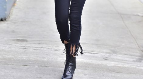 Quan jeans ong loe, xe gau len ngoi hinh anh