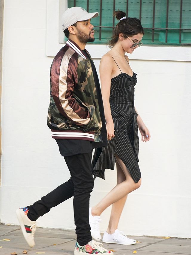 Sao ngoai mac vay va sneakers anh 3