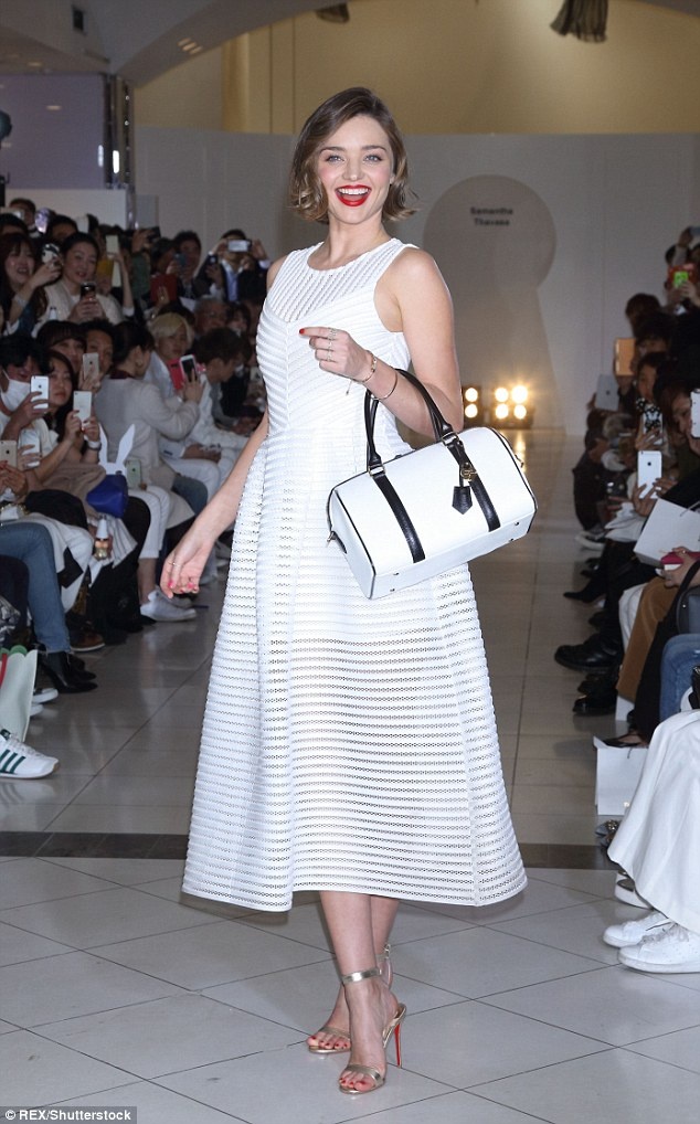 Miranda Kerr mac vay trang anh 2