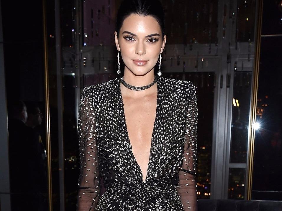 Mac vay cuon quyen ru nhu Kendall Jenner, Bella Hadid hinh anh
