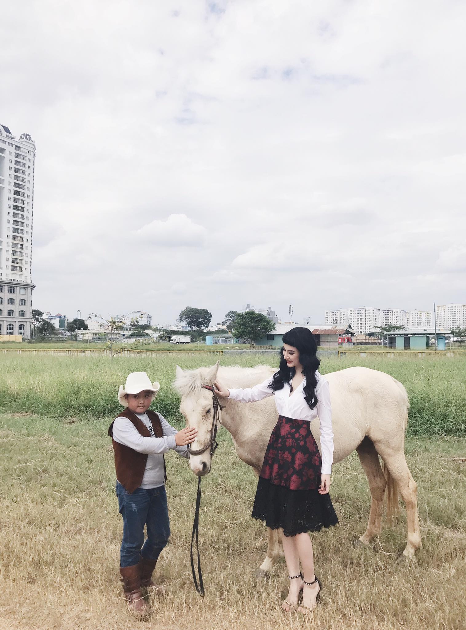 angela phương trinh chuộng áo sơ mi ảnh 6 angela phuong trinh chuong ao so mi anh 6