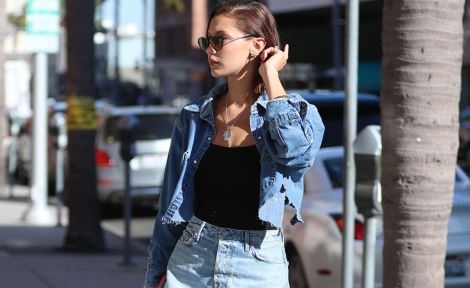 Dien chan vay ngan ton dang nhu Bella Hadid hinh anh