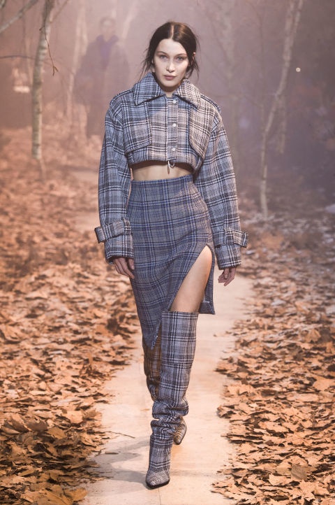 Bella Hadid mac hoa tiet ke caro anh 13