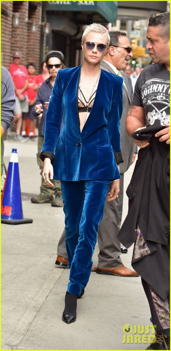 Cara Delevingne mặc suit ảnh 3 Cara Delevingne mac suit anh 3