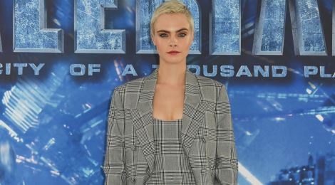 Tu do suit sanh dieu cua Cara Delevingne hinh anh