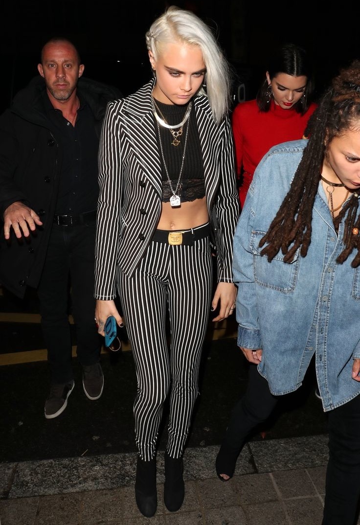 Cara Delevingne mặc suit ảnh 6 Cara Delevingne mac suit anh 6