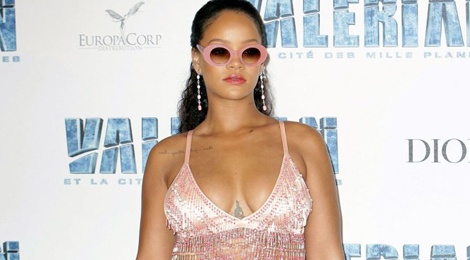 Rihanna khien fan ngan ngam vi gu an mac ngay cang te hinh anh