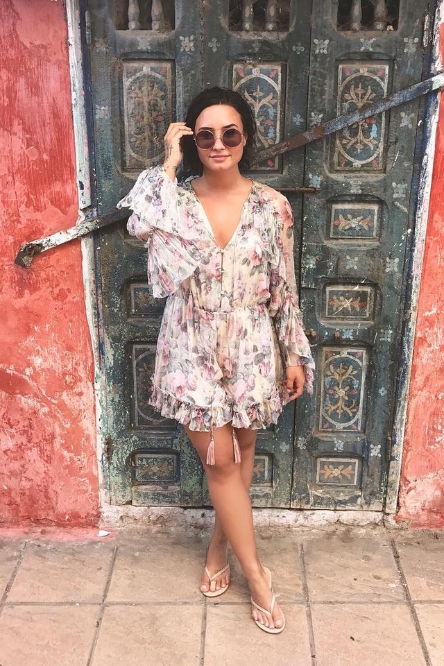 Sao ngoại mặc romper ảnh 6 Sao ngoai mac romper anh 6