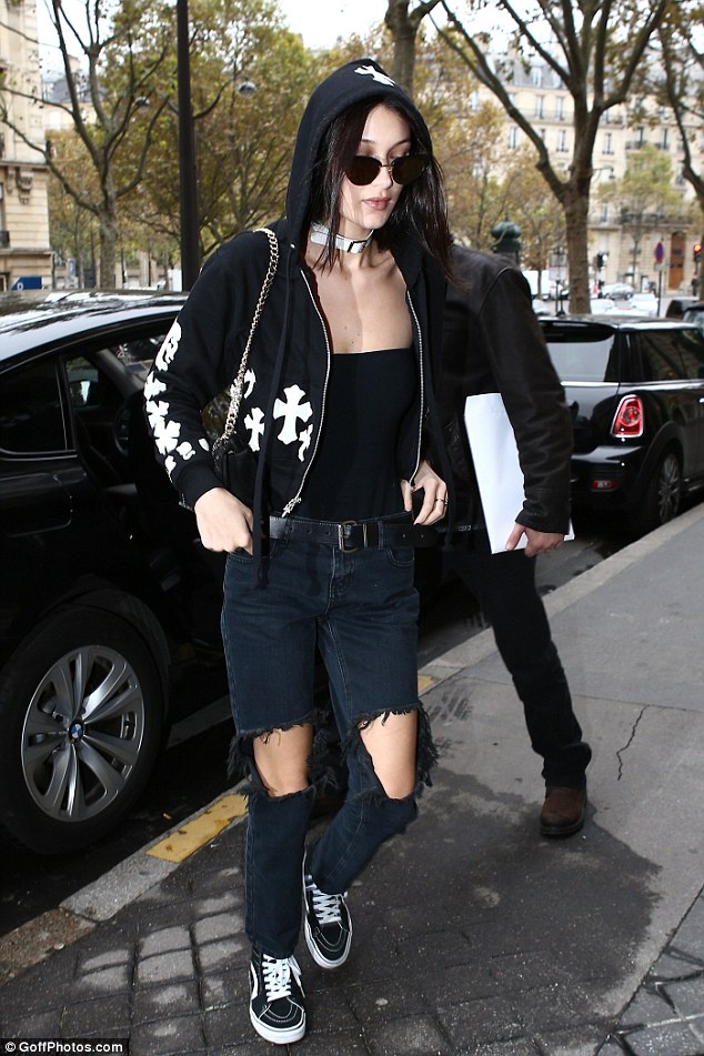 Bella Hadid mặc jeans rách ảnh 6 Bella Hadid mac jeans rach anh 6