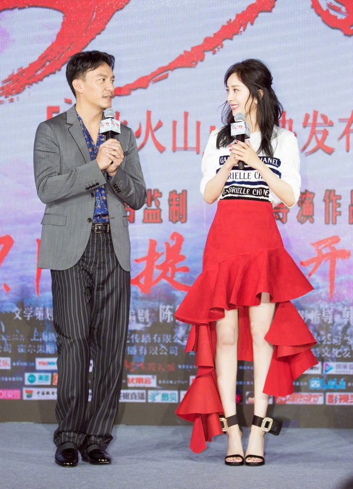Dương Mịch gợi ý cách mặc chân váy ảnh 6 Duong Mich goi y cach mac chan vay anh 6