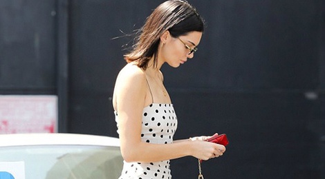 Ca Hollywood dua nhau mac lai hoa tiet cham bi xua cu hinh anh