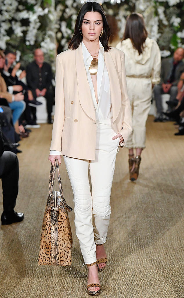 Kendall Jenner phối đồ với blazer ảnh 11 Kendall Jenner phoi do voi blazer anh 11