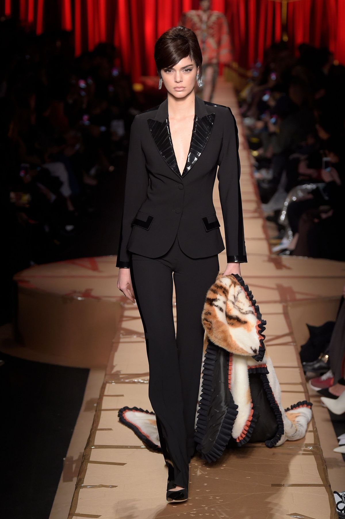 Kendall Jenner phối đồ với blazer ảnh 12 Kendall Jenner phoi do voi blazer anh 12