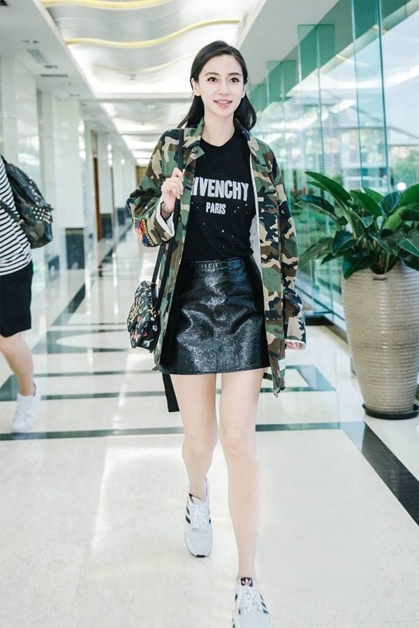 Sao Hoa ngữ mặc áo thun in ảnh 4 Sao Hoa ngu mac ao thun in anh 4