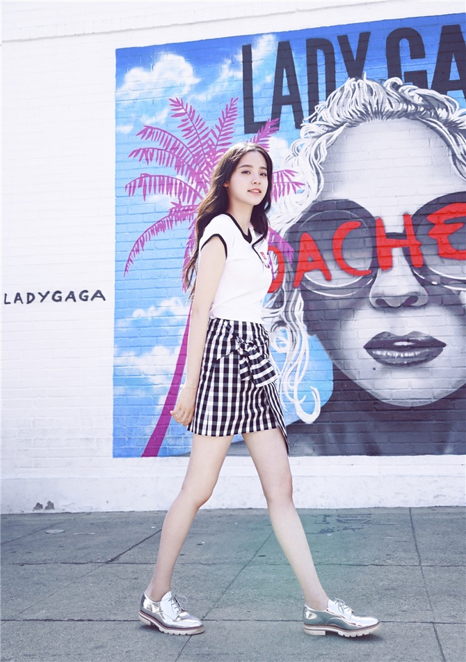 Sao Hoa ngữ mặc áo thun in ảnh 6 Sao Hoa ngu mac ao thun in anh 6