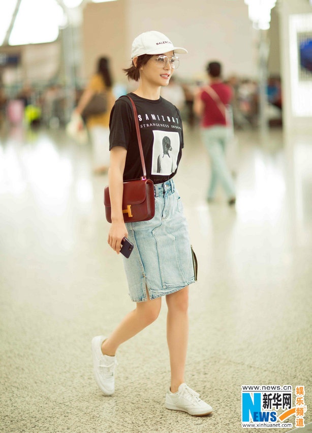 Sao Hoa ngữ mặc áo thun in ảnh 8 Sao Hoa ngu mac ao thun in anh 8