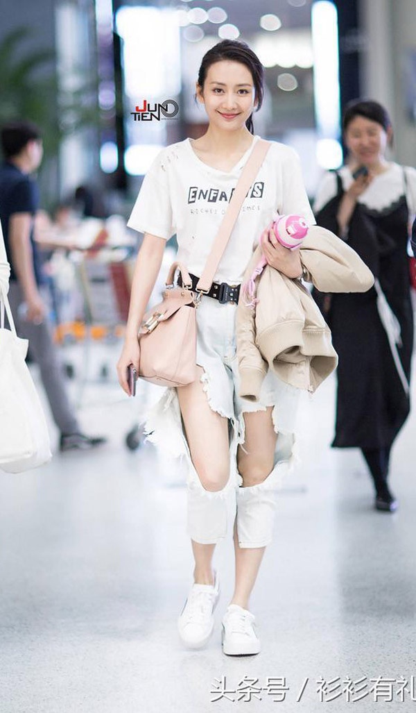 Sao Hoa ngữ mặc áo thun in ảnh 10 Sao Hoa ngu mac ao thun in anh 10