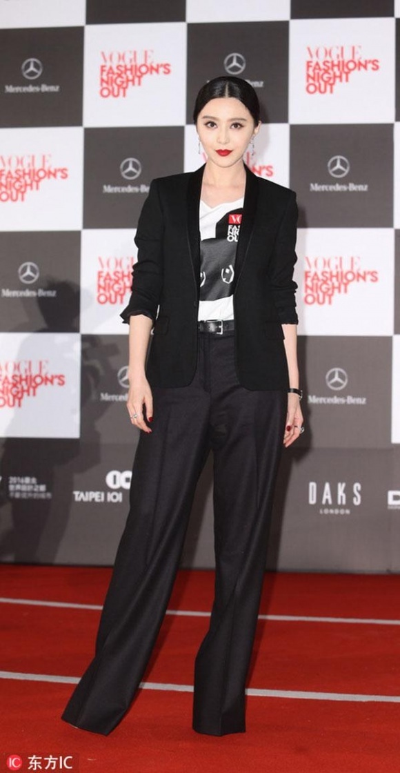 Sao Hoa ngữ mặc áo thun in ảnh 11 Sao Hoa ngu mac ao thun in anh 11