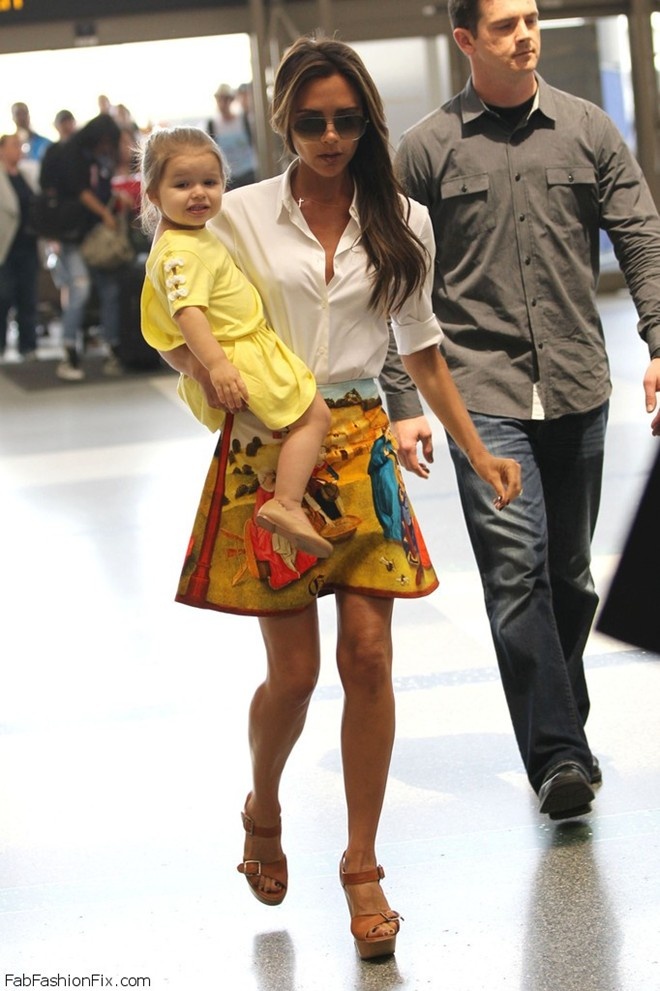 Victoria Beckham mặc sơ mi và chân váy ảnh 11 Victoria Beckham mac so mi va chan vay anh 11