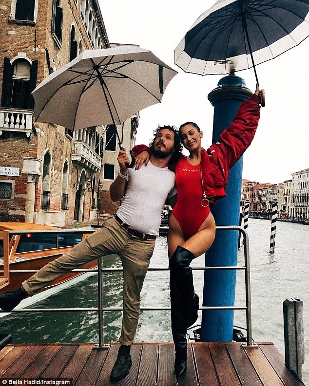 Bella Hadid gợi ý phối đồ với bốt cao quá gối ảnh 9 Bella Hadid goi y phoi do voi bot cao qua goi anh 9