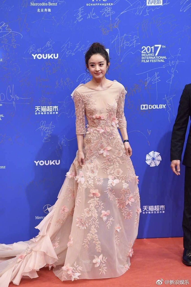 Triệu Lễ Dĩnh mặc đầm họa tiết ảnh 8 Trieu Le Dinh mac dam hoa tiet anh 8