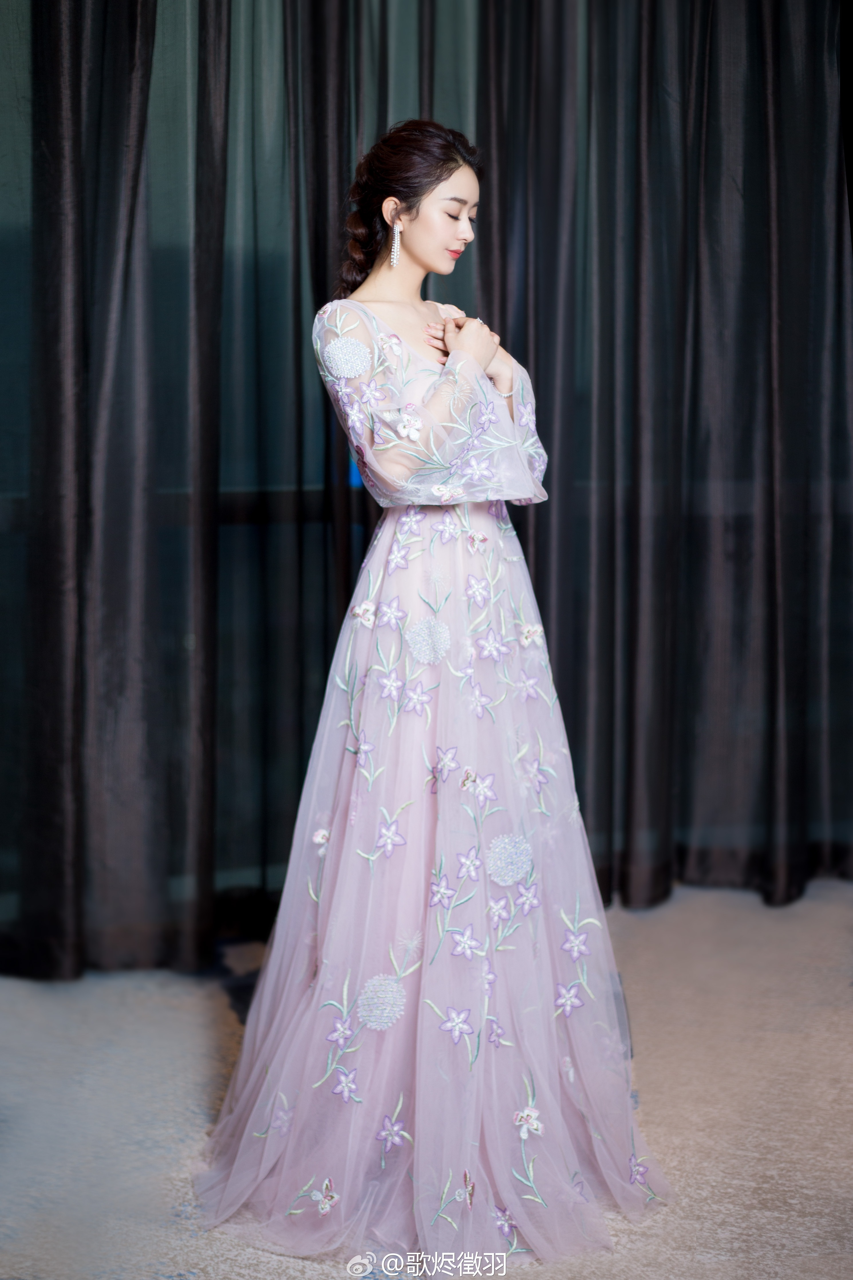 Triệu Lễ Dĩnh mặc đầm họa tiết ảnh 4 Trieu Le Dinh mac dam hoa tiet anh 4