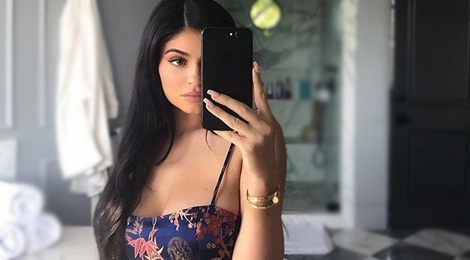 Sao Hollywood yeu thich lua gam dam chat phuong Dong hinh anh