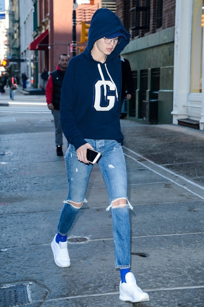 Gigi Hadid phối đồ với áo hoodie ảnh 4 Gigi Hadid phoi do voi ao hoodie anh 4