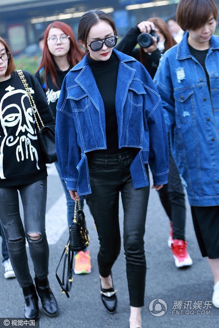 Sao Hoa ngữ mặc áo khoác denim ảnh 3 Sao Hoa ngu mac ao khoac denim anh 3