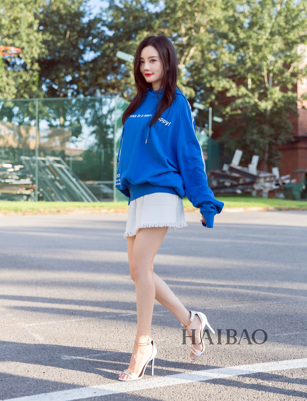 Sao Hoa ngữ lăng xê xu hướng áo hoodie ảnh 3 Sao Hoa ngu lang xe xu huong ao hoodie anh 3