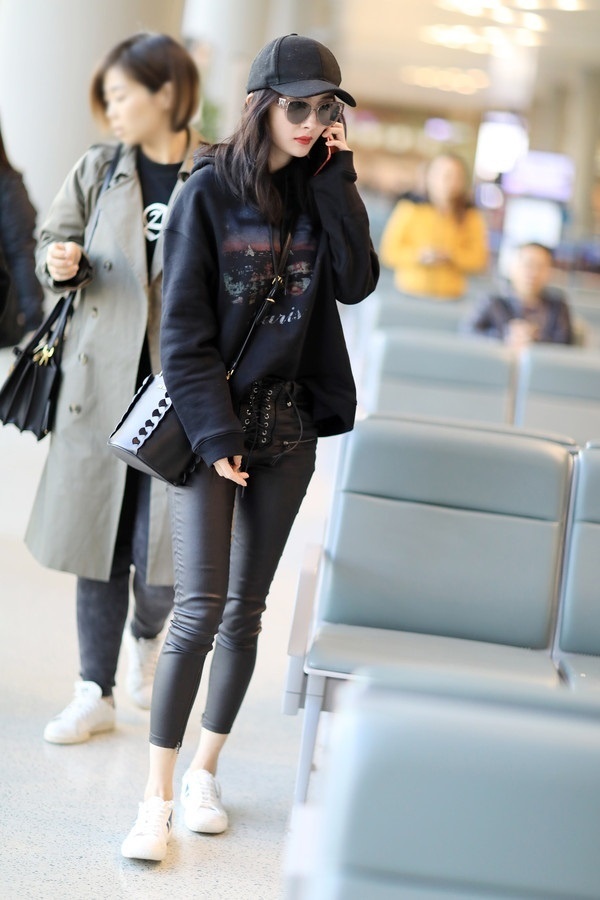 Sao Hoa ngữ lăng xê xu hướng áo hoodie ảnh 5 Sao Hoa ngu lang xe xu huong ao hoodie anh 5
