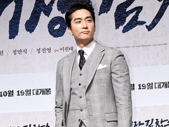 Sao nam Han chuong vest ke o lich lam hinh anh