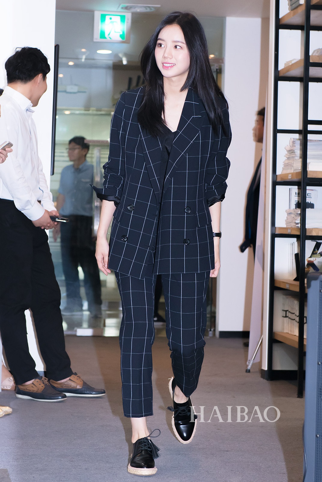 Sao nữ Hàn diện suit nam tính ảnh 6 Sao nu Han dien suit nam tinh anh 6