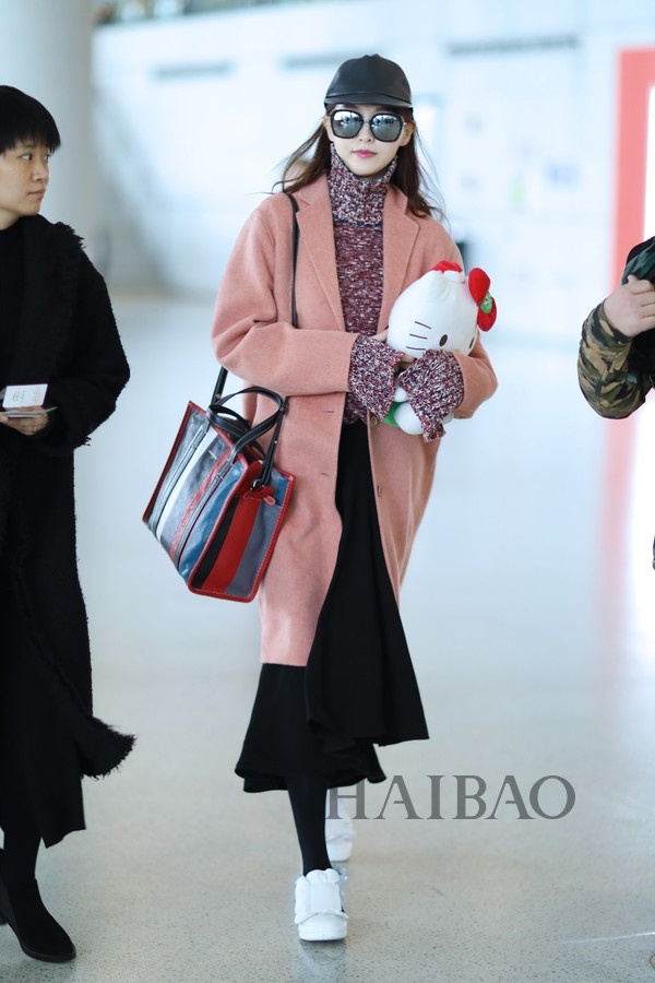 Duong Yen mix do voi ao khoac anh 12