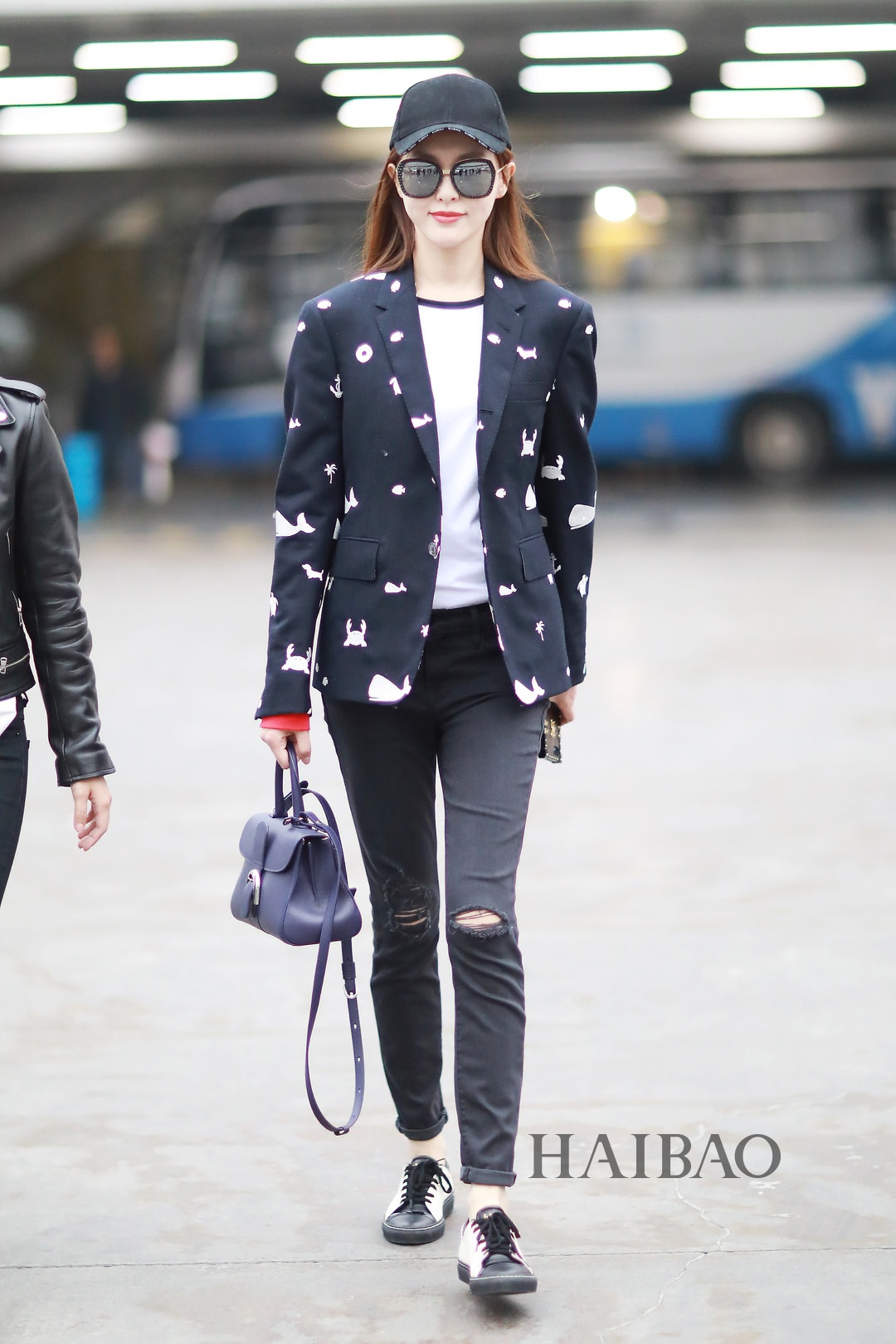 Duong Yen mix do voi ao khoac anh 5