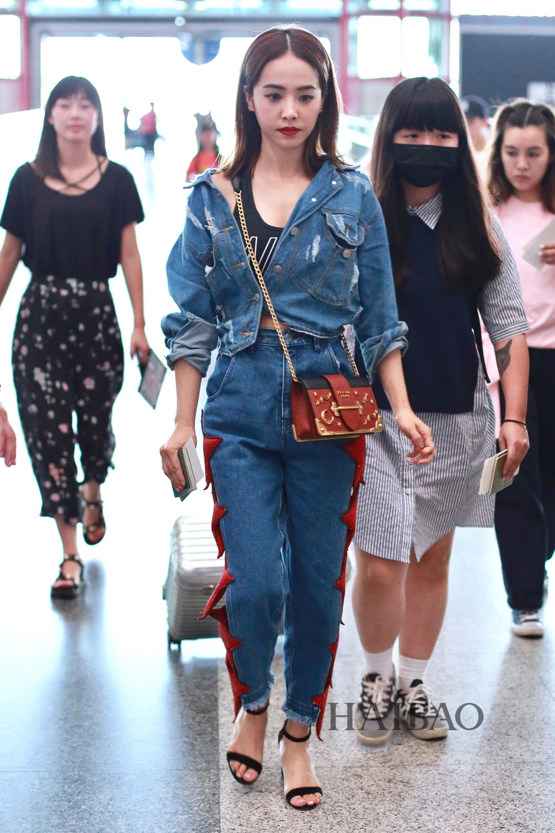 Sao Hoa ngữ diện áo khoác denim ảnh 1 Sao Hoa ngu dien ao khoac denim anh 1