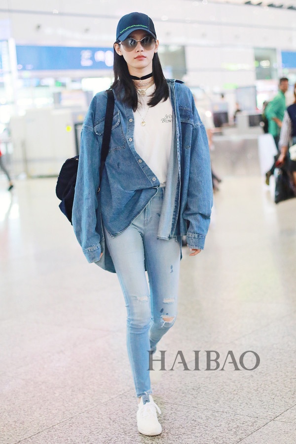 Sao Hoa ngữ diện áo khoác denim ảnh 3 Sao Hoa ngu dien ao khoac denim anh 3